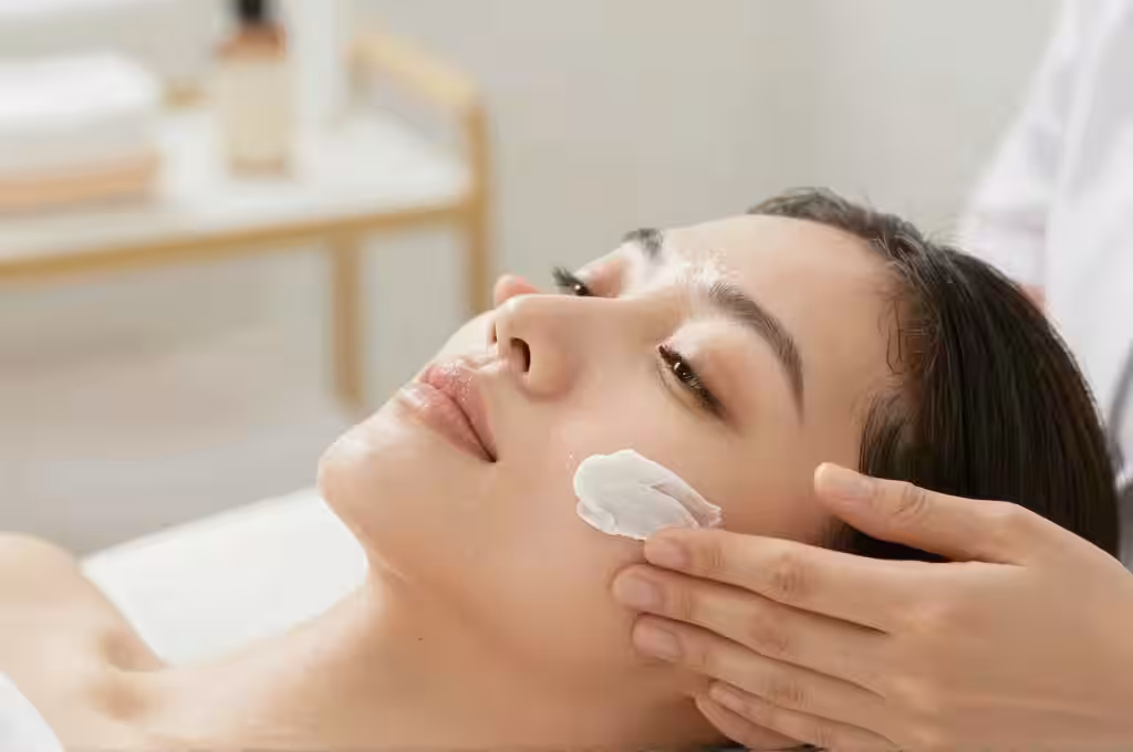 Gommage visage : guide complet pour une peau éclatante